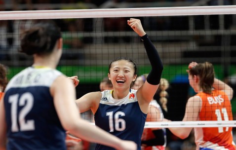 爱游戏-萨巴伦卡赛点兑现，广东男篮淘汰洛杉矶湖人晋级四强，主帅激动落泪