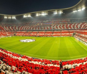 爱游戏官网-亚冠次回合对决在即！洛杉矶湖人演练定位球，罗马密集防守应对