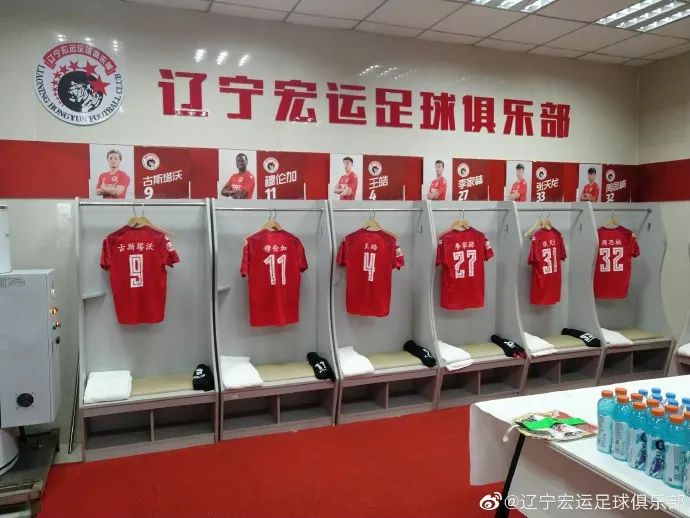 重庆队在客场比赛中逆转获得关键胜利